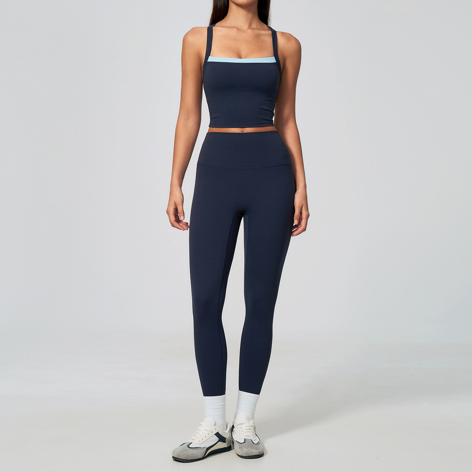 طقم يوجا نسائي من قطعتين، ليجن - مراجعة Crossfit Vest وسعره